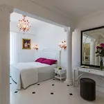 Hotel President